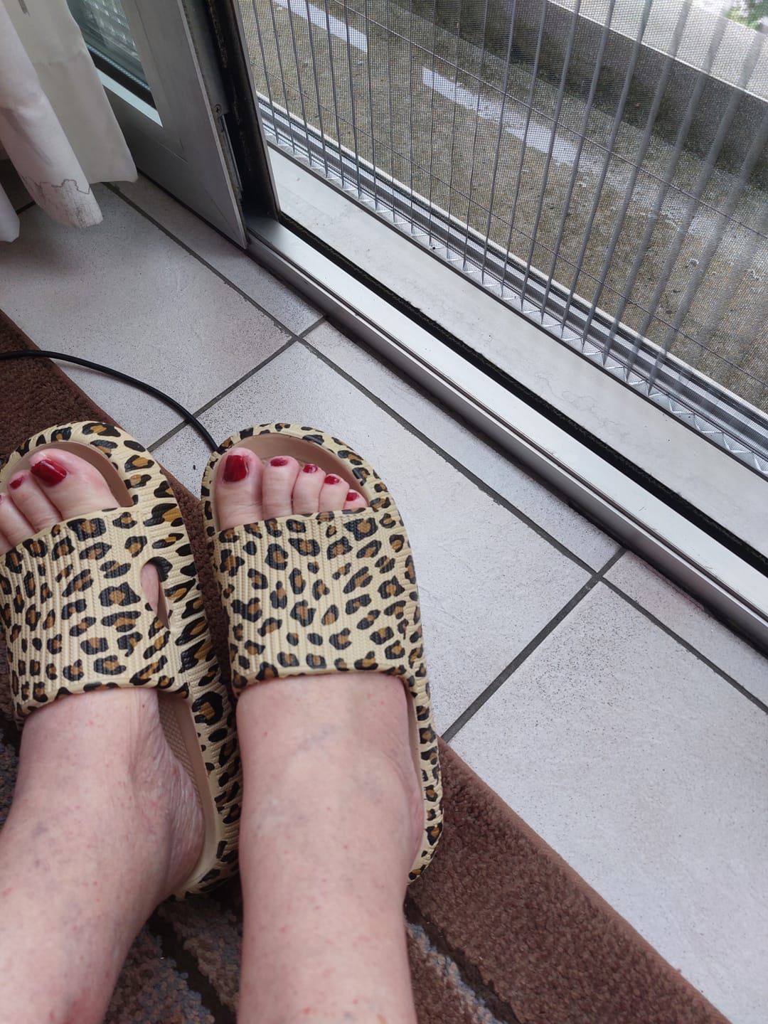 Customer photo review of HappyFlops Original