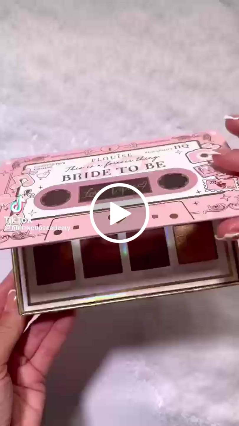 Reseña en vídeo del cliente sobre la paleta de sombras de ojos y rostro The Cozy Chronicles