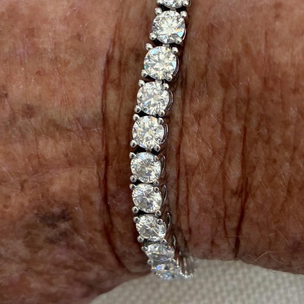 Customer photo review of Clara VVS1 Moissanite Round Cut Tennis Bracelet