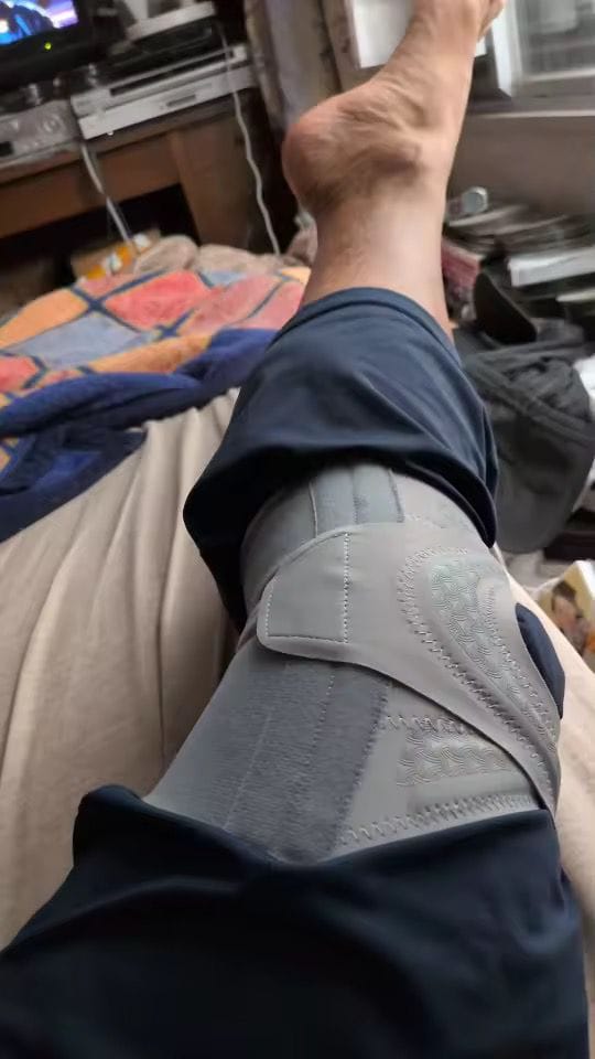 Customer photo review of Knee Pain Relief Brace