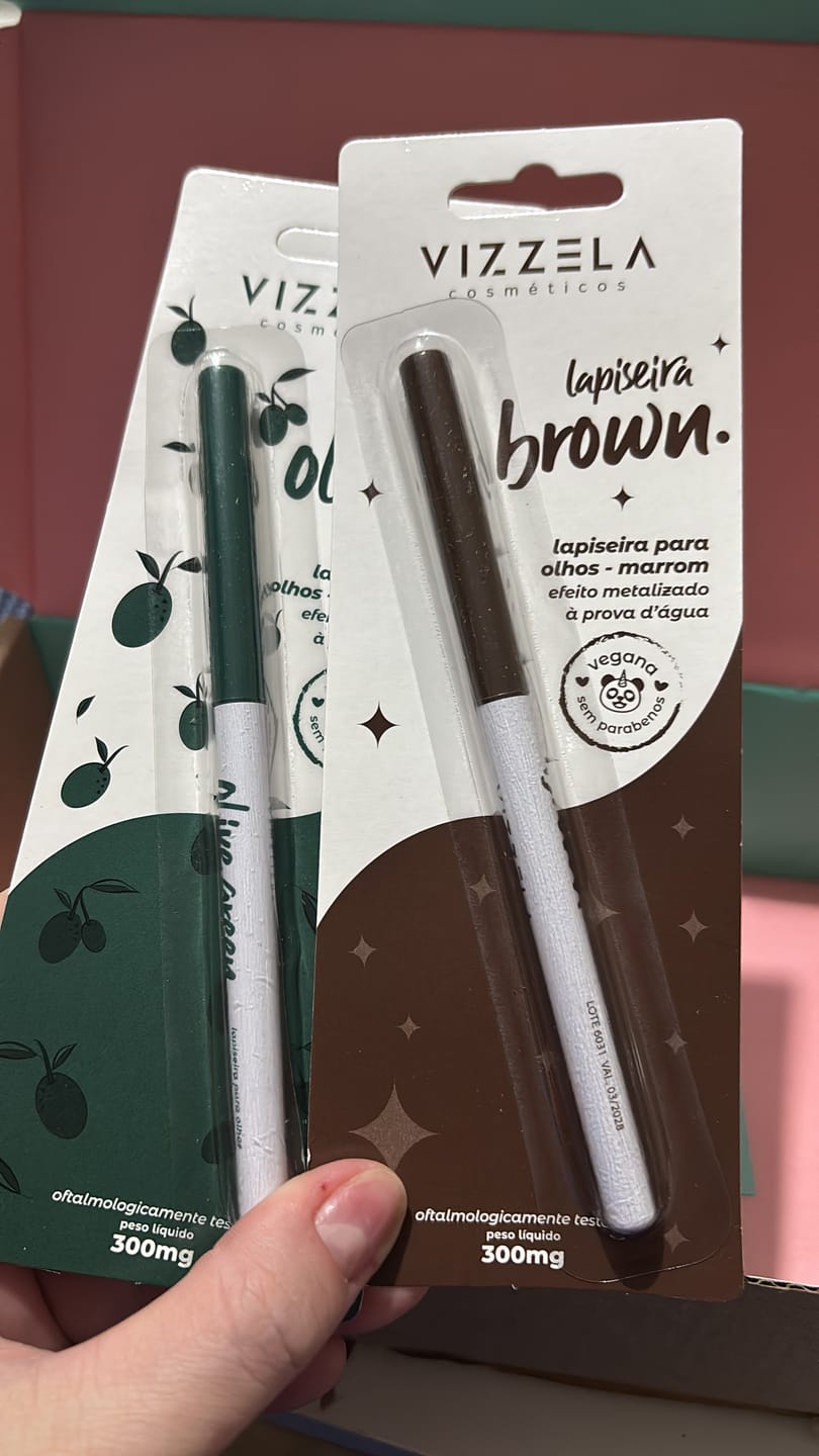 Customer photo review of Lapiseira Para Olhos Olive Green - Vizzela - Verde Oliva Efeito Metalizado