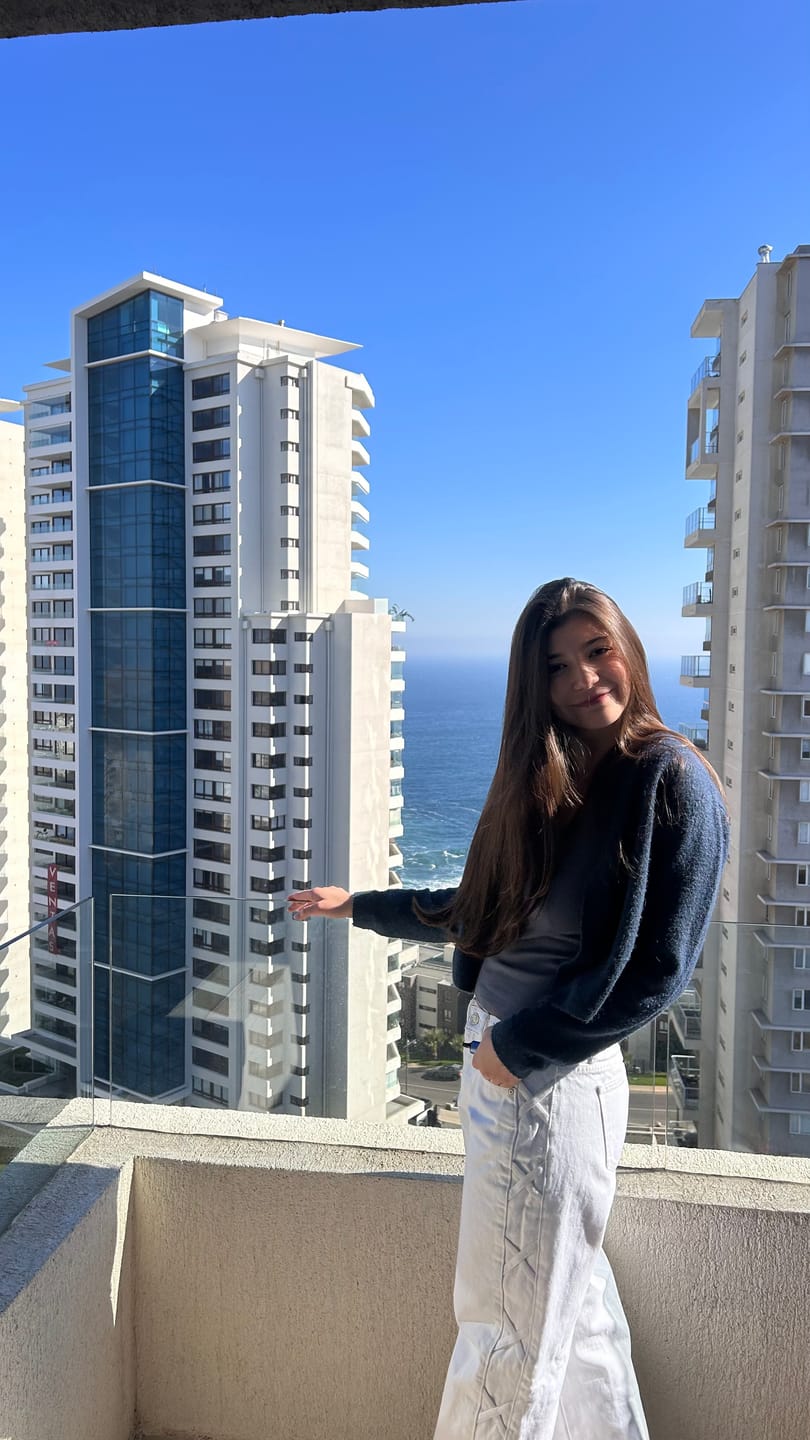Customer photo review of Pantalón Franja Lateral White