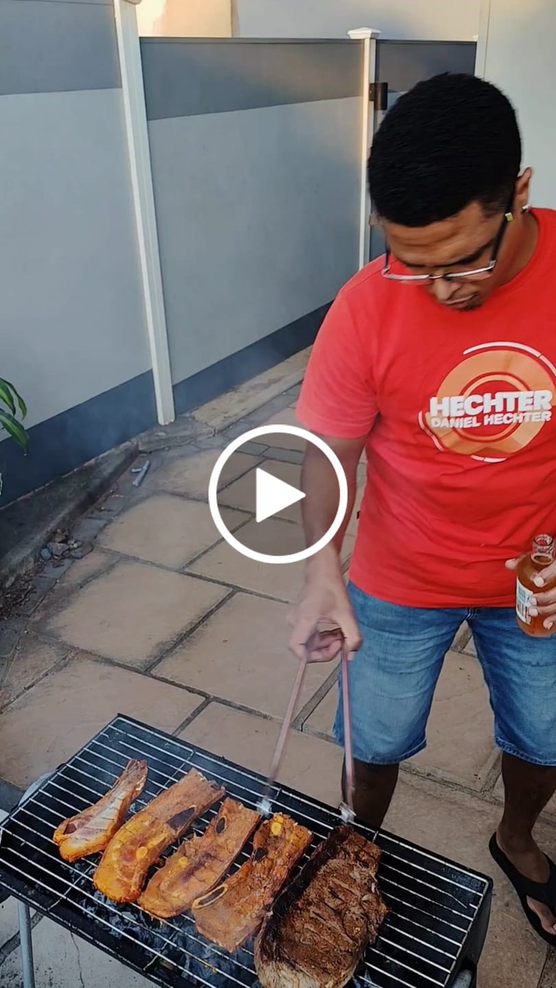 Customer video review of BraaiPlank™ Spinning Tongs