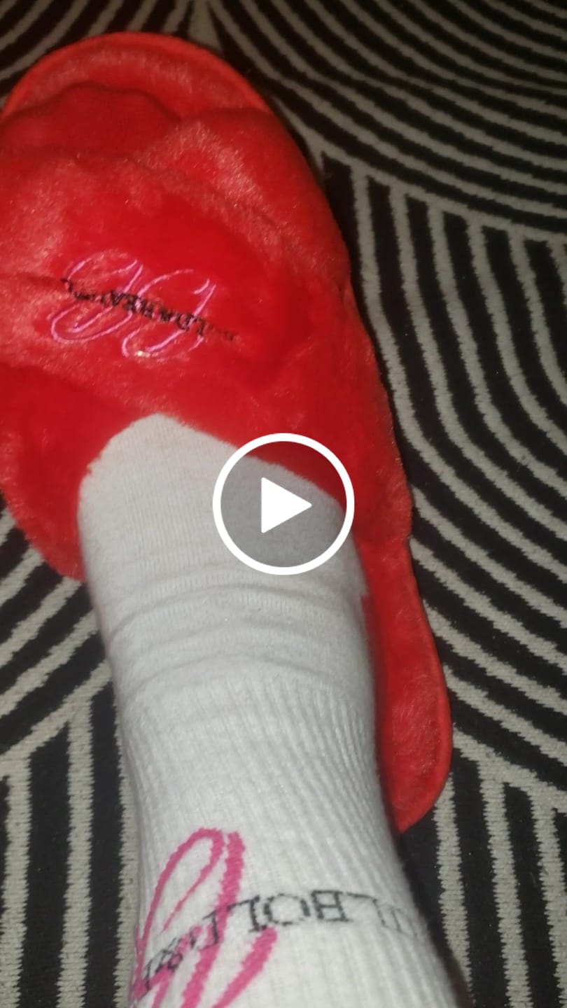 Customer video review of BB SIGNATURE SLIPPERS - RED