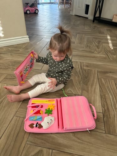 Customer photo review of Livro Sensorial: 8 Páginas, 30+ Atividades, A partir dos 6 Meses — Little Stories Kids