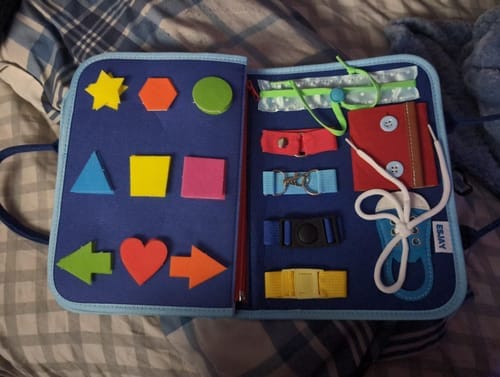 Customer photo review of Livro Sensorial: 8 Páginas, 30+ Atividades, A partir dos 6 Meses — Little Stories Kids
