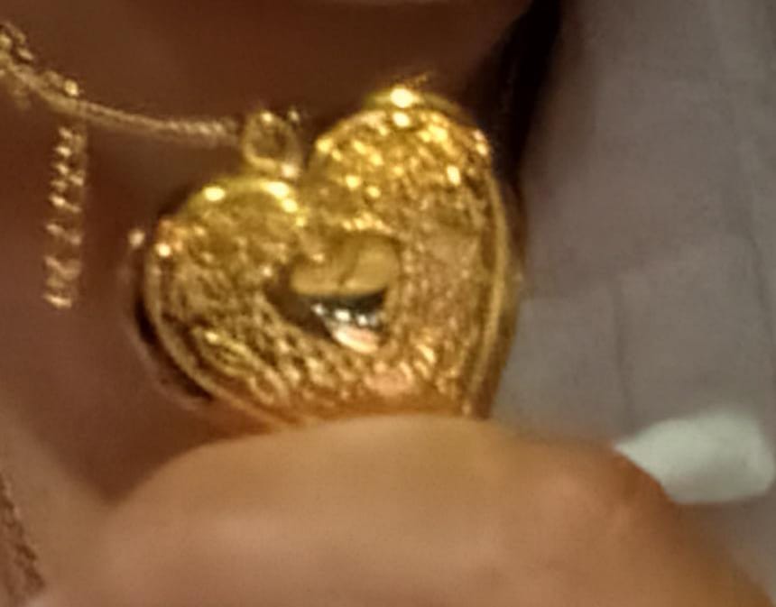 Customer photo review of Collana con Foto custodita nel Cuore e Dedica Personalizzata