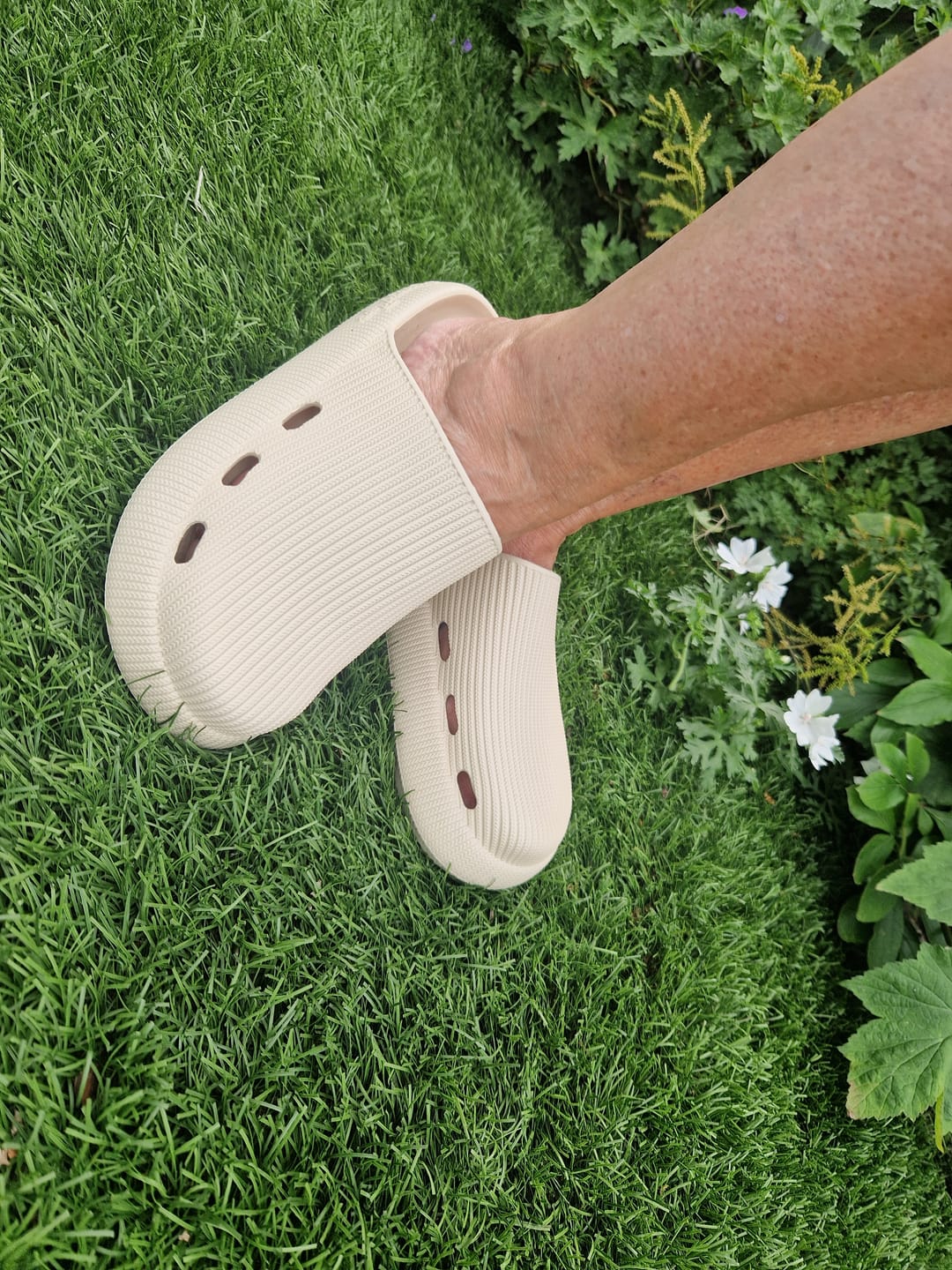Customer photo review of HappyClogs Strapless