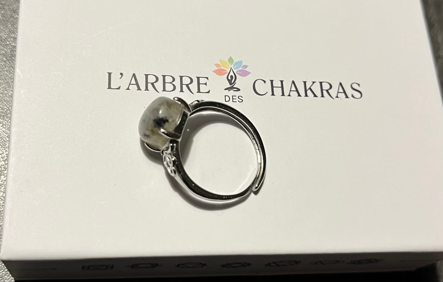 Customer photo review of Bague "Amara" en Labradorite