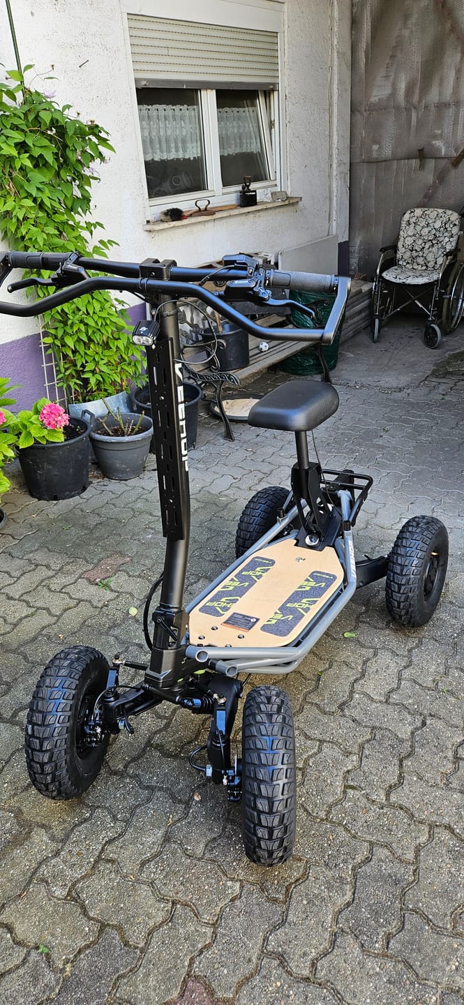 Customer photo review of Trottinette VEEHOP tout terrain à 4 roues motrices avec selle pliable 3200w / 6400w 40ah