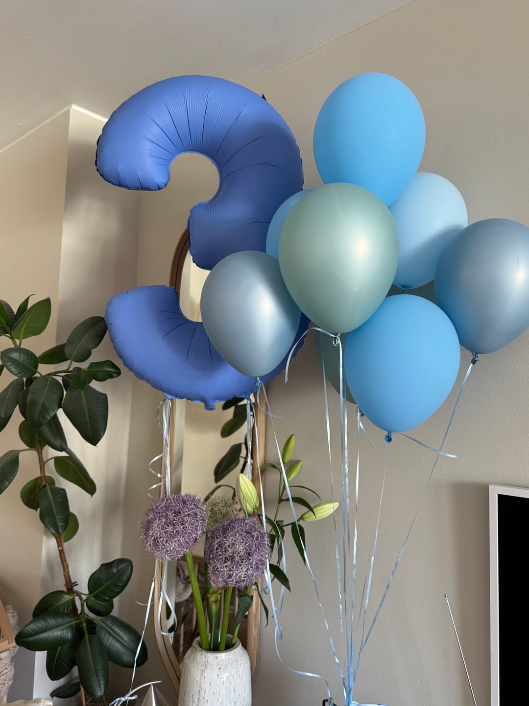 Customer photo review of Zahlenballon 3 XXL - Soft Matte Lotus Blue