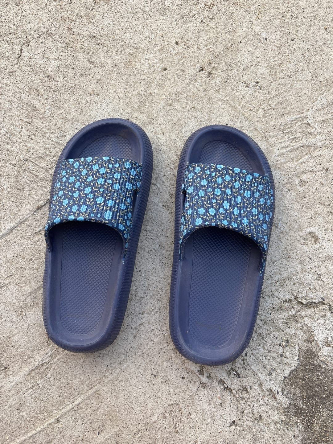 Customer photo review of HappyFlops Botanics