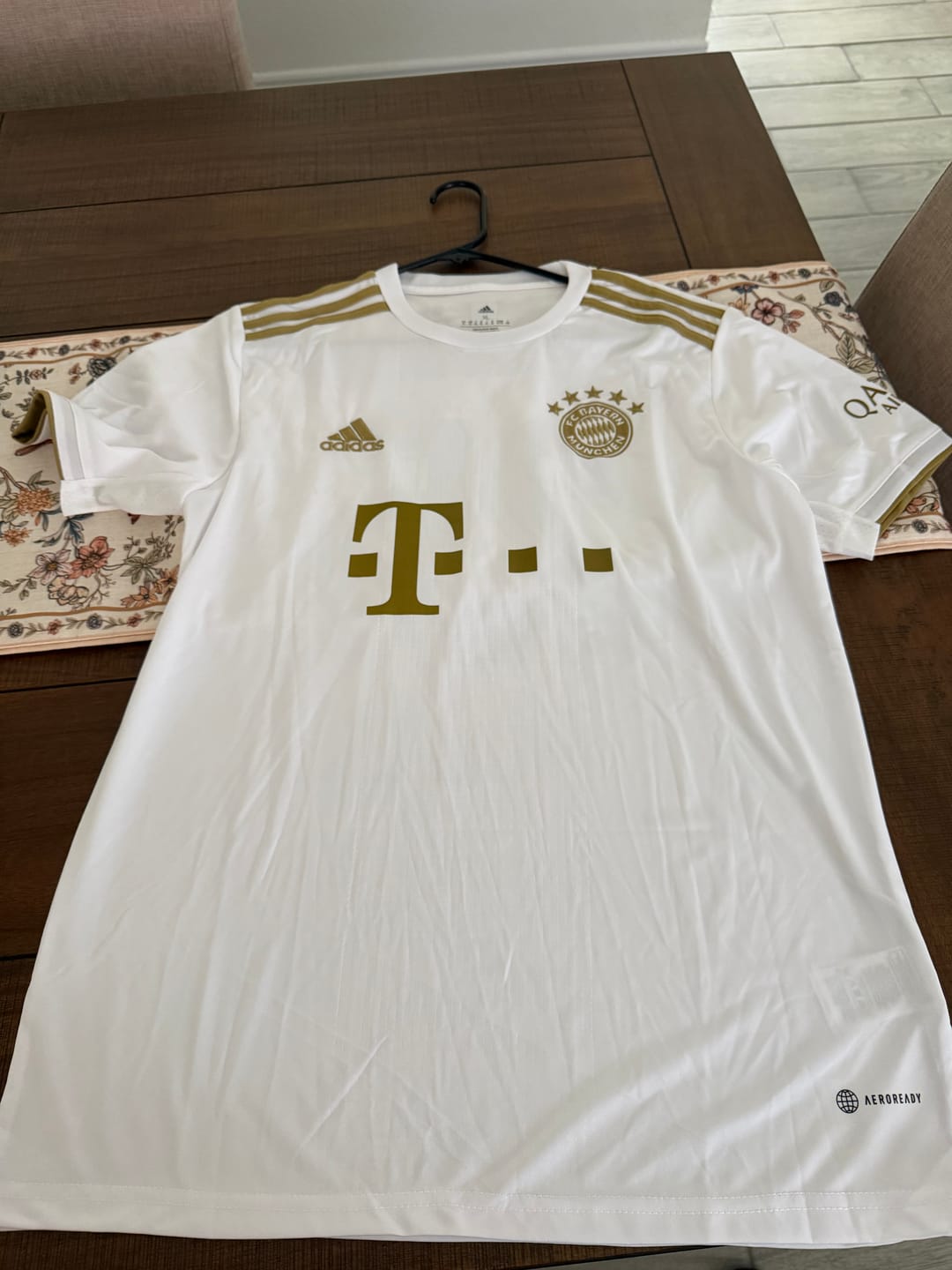 Customer photo review of Thomas Müller #25 FC Bayern München 125 Years Anniversary Special-Edition White Jersey
