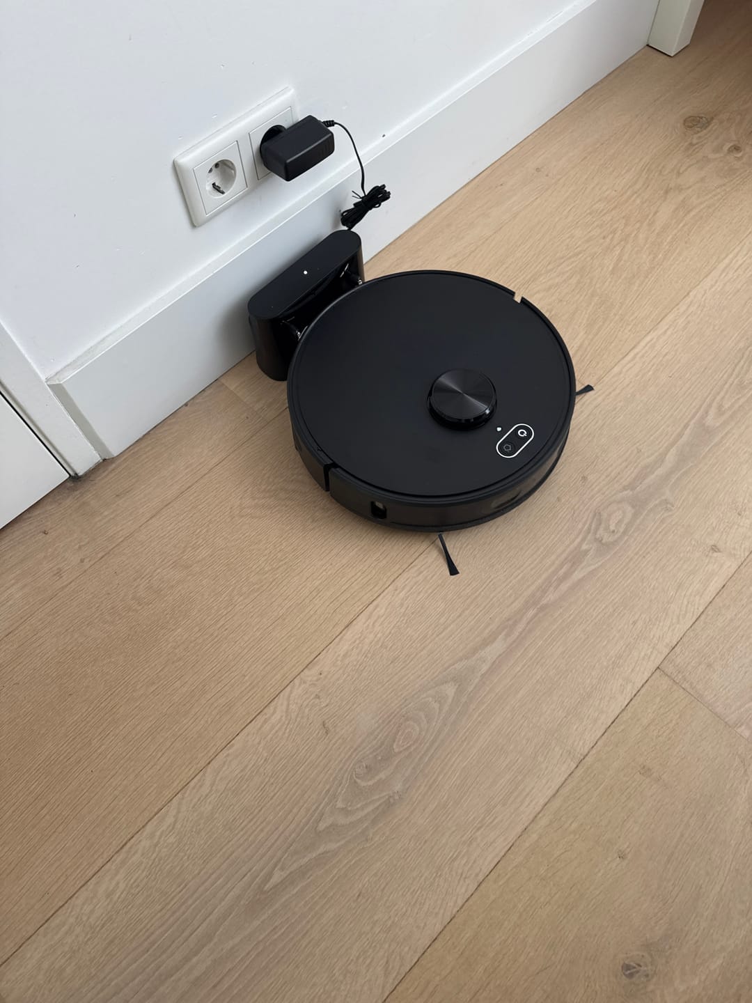 Customer photo review of Robotstofzuiger V8 Pro – Volautomatische reiniging met dweilfunctie, slimme navigatie en app-bediening voor moeiteloze schoonmaak