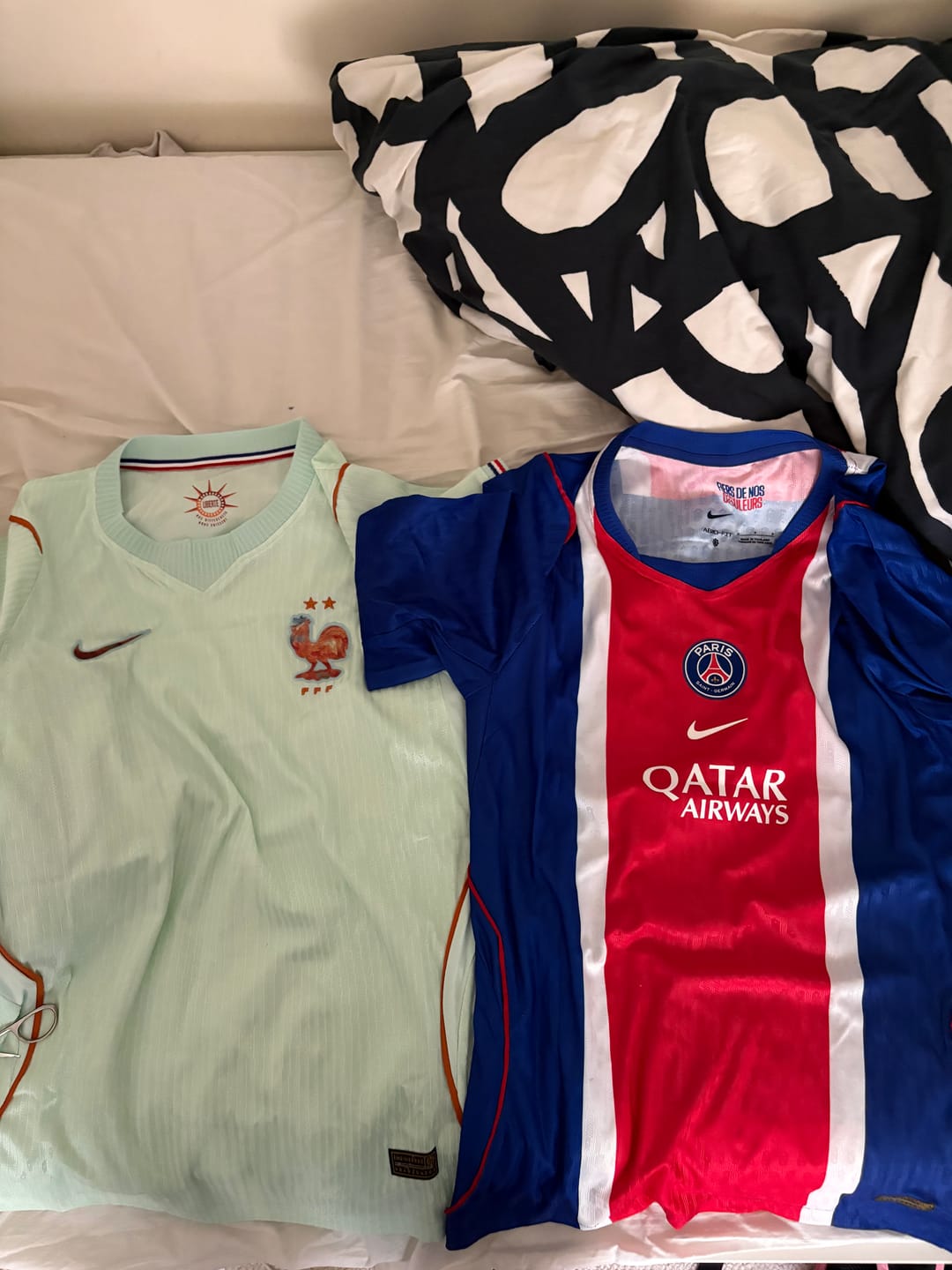 Customer photo review of KKGool -  Maillot PSG Paris-Saint-Germain LDC 2026 2 ÉTOILE