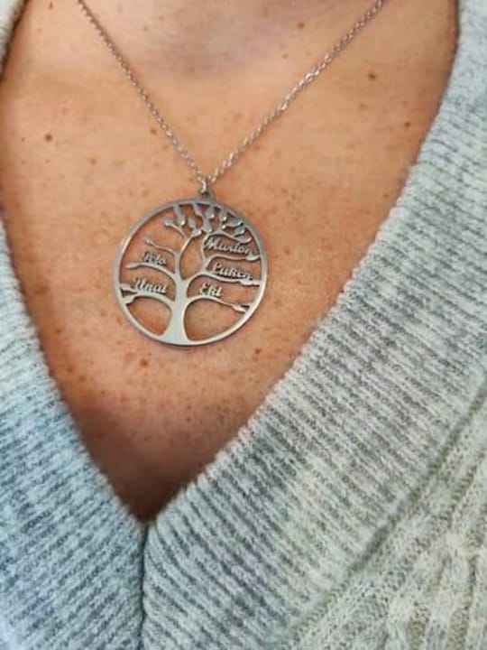 Customer photo review of Gepersonaliseerde Levensboom Ketting