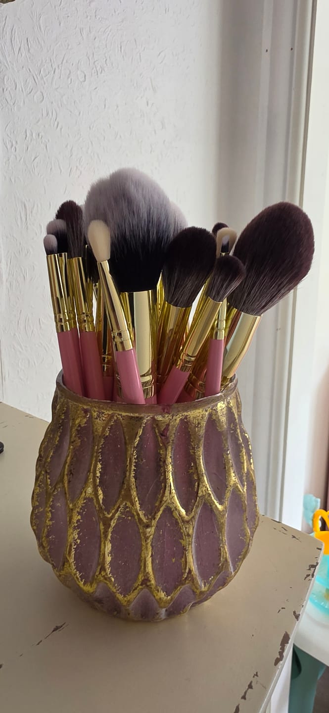 Customer photo review of 20 Piece Makeup Brush Bundle
