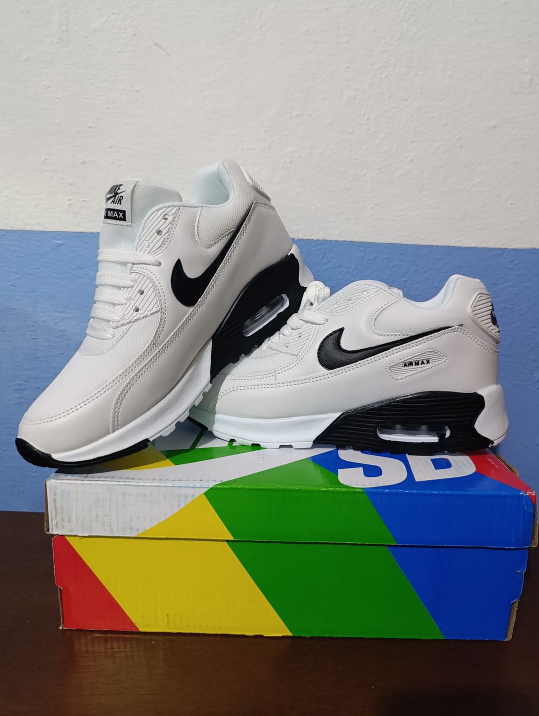 Customer photo review of Tenis Max 90 Blanco Negro
