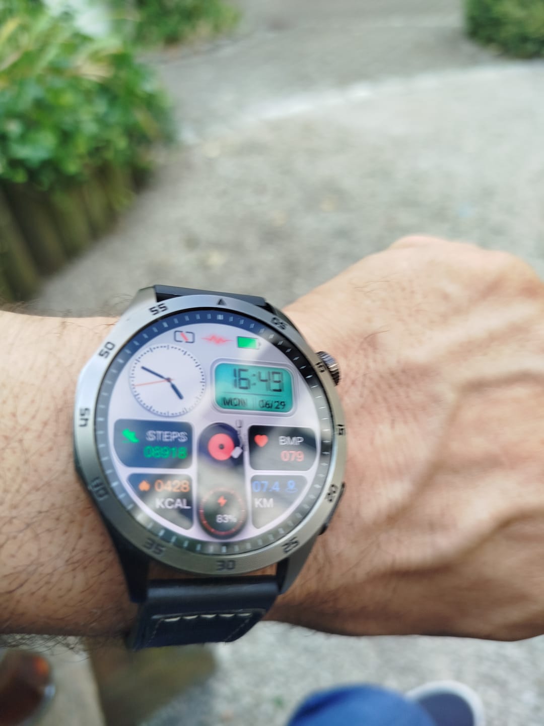 Customer photo review of Herren Smartwatch EZ Pro