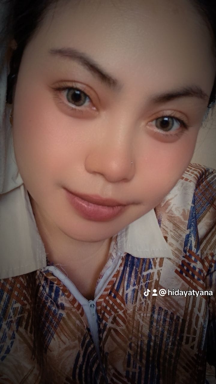 Customer photo review of Innocent Smoke Grey Contact Lenses