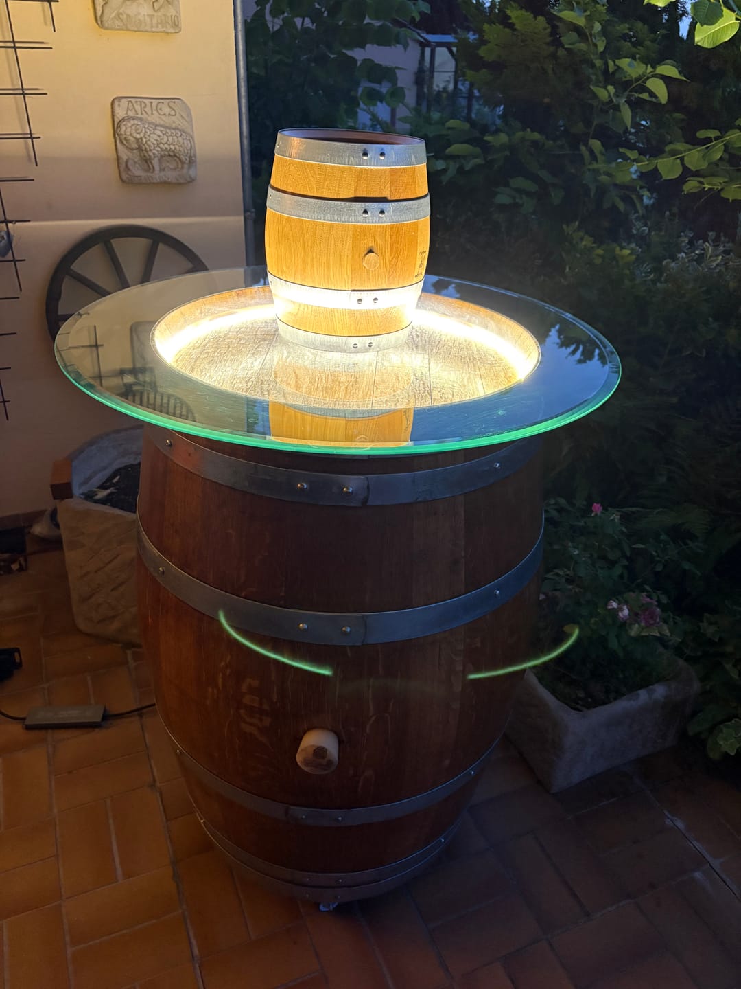 Customer photo review of Glasplatte Tisch Sicherheitsglas für Esstisch, Gartentisch, Weinfass - Rund