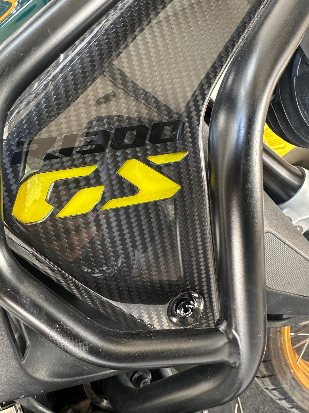 Customer photo review of LOBOO Real Carbon Fiber Radiator Side Panels for BMW R1300GS (2023-) | Lightweight Bodywork Upgrade