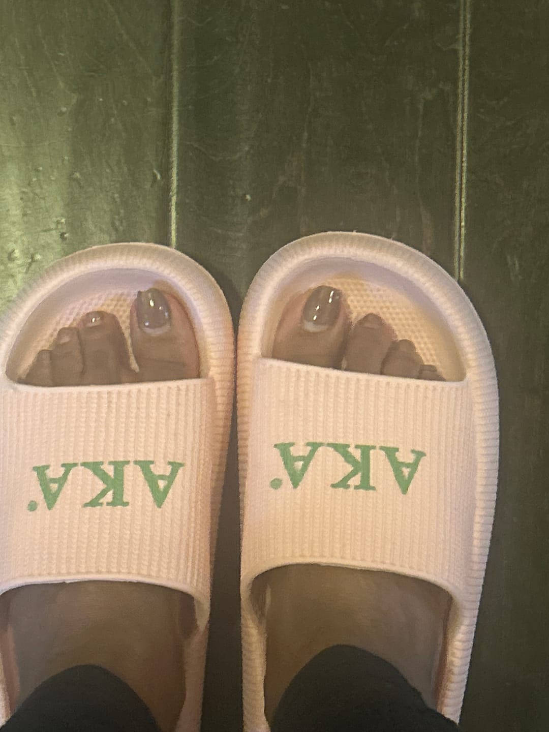 Customer photo review of AKA slides- sales are final