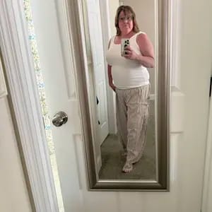 Customer photo review of DWNLY Linen Pants