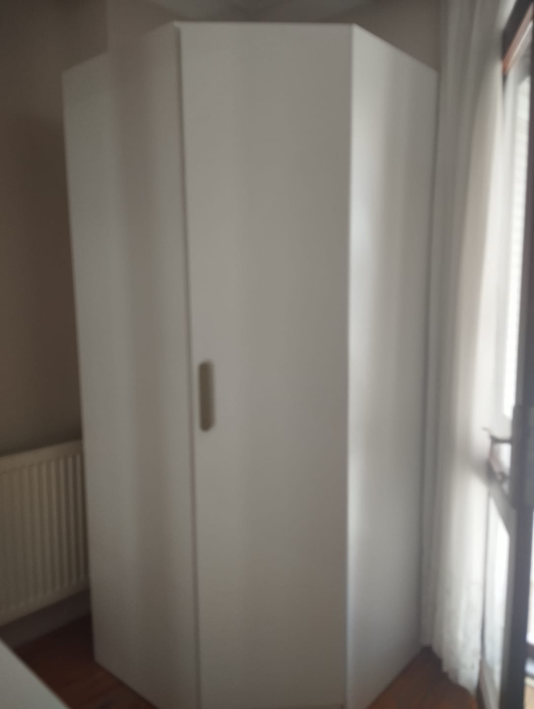Customer photo review of Rani BA140 Köşe Modül Gardırop Tek Kapaklı 6 Raflı Askılı Elbise Dolabı Beyaz