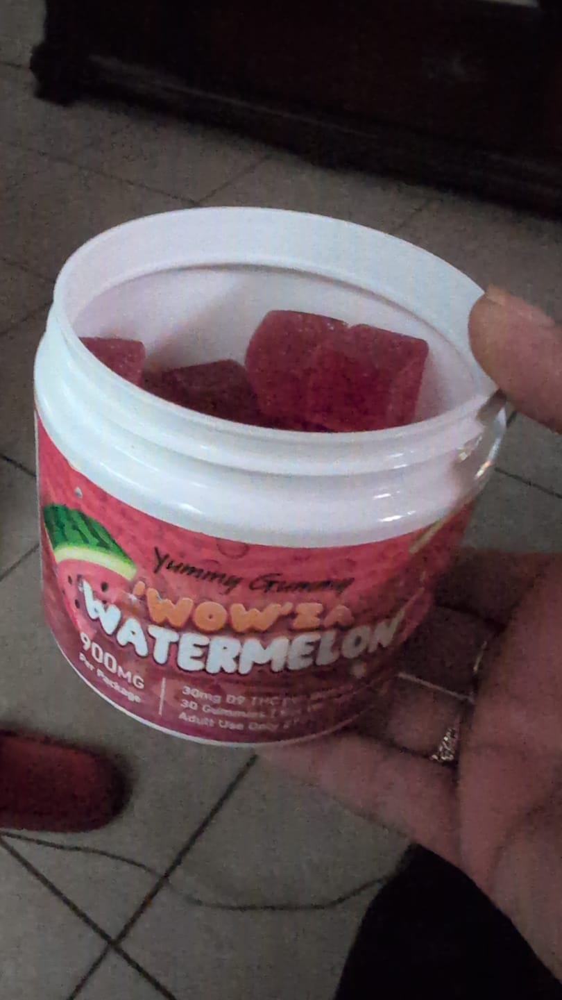 Customer photo review of 900MG Yummy Gummy D9