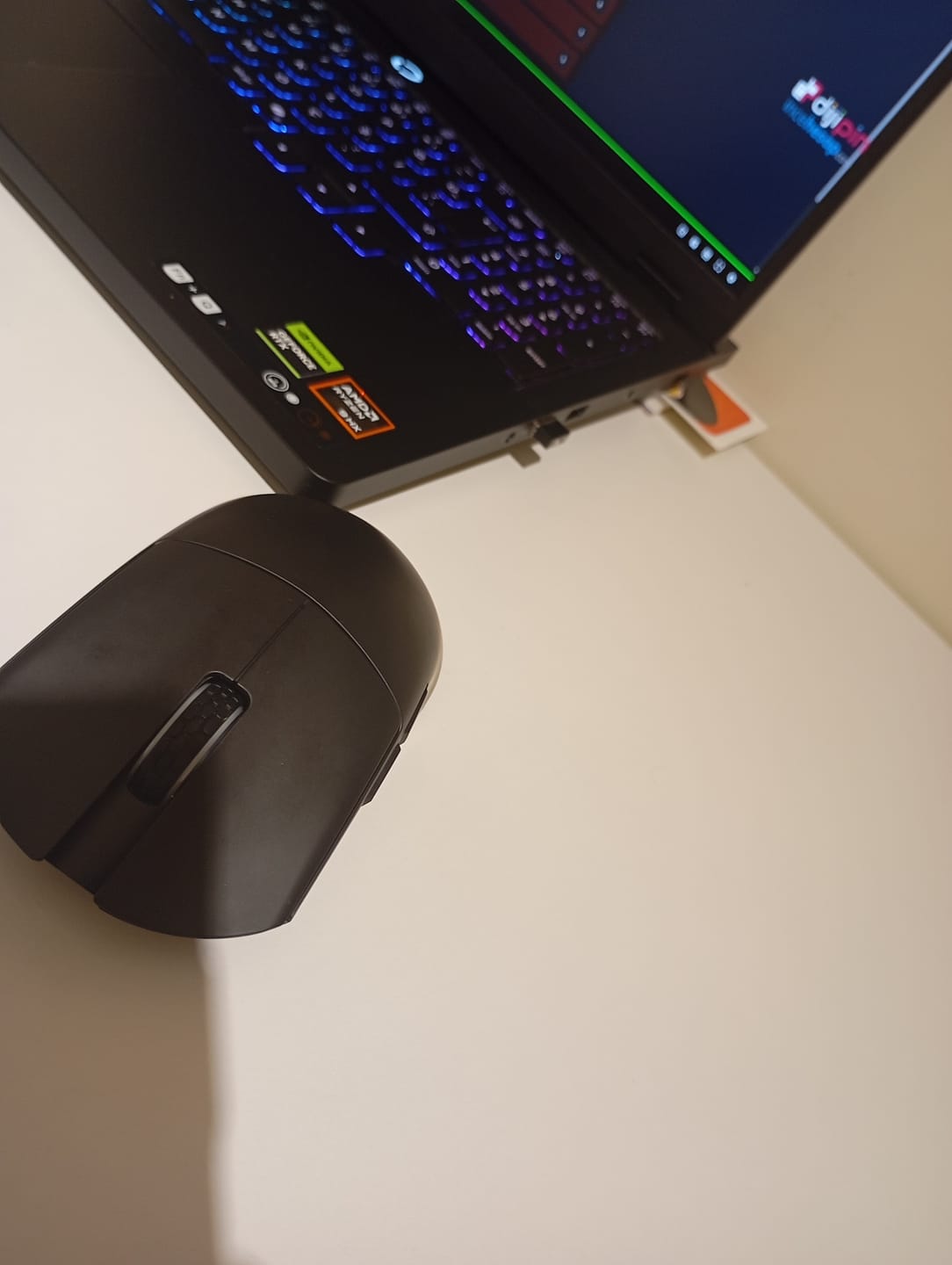 Customer photo review of Darmoshark M3 V2 Wireless Mouse