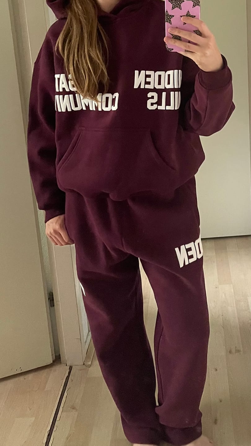 Customer photo review of GATED COMMUNITY HOODIE DARK PLUM