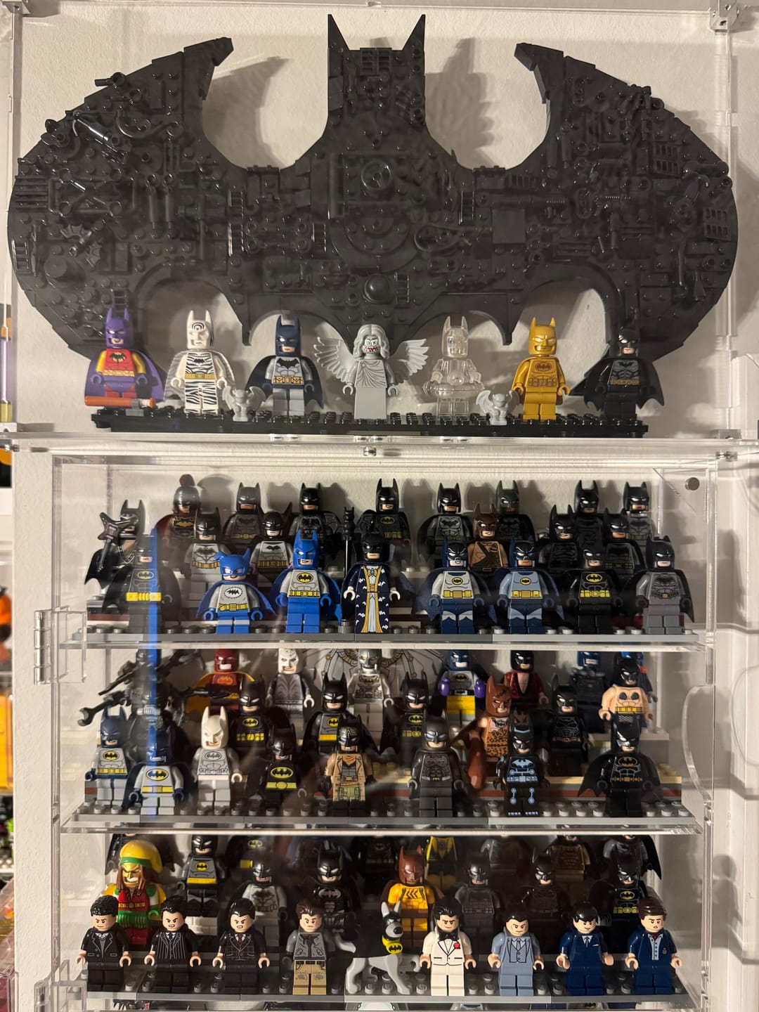 Customer photo review of Wall Mounted Display Case for LEGO® 76330 Batman™ Logo