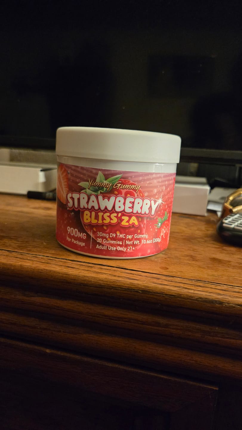 Customer photo review of 900MG Yummy Gummy D9