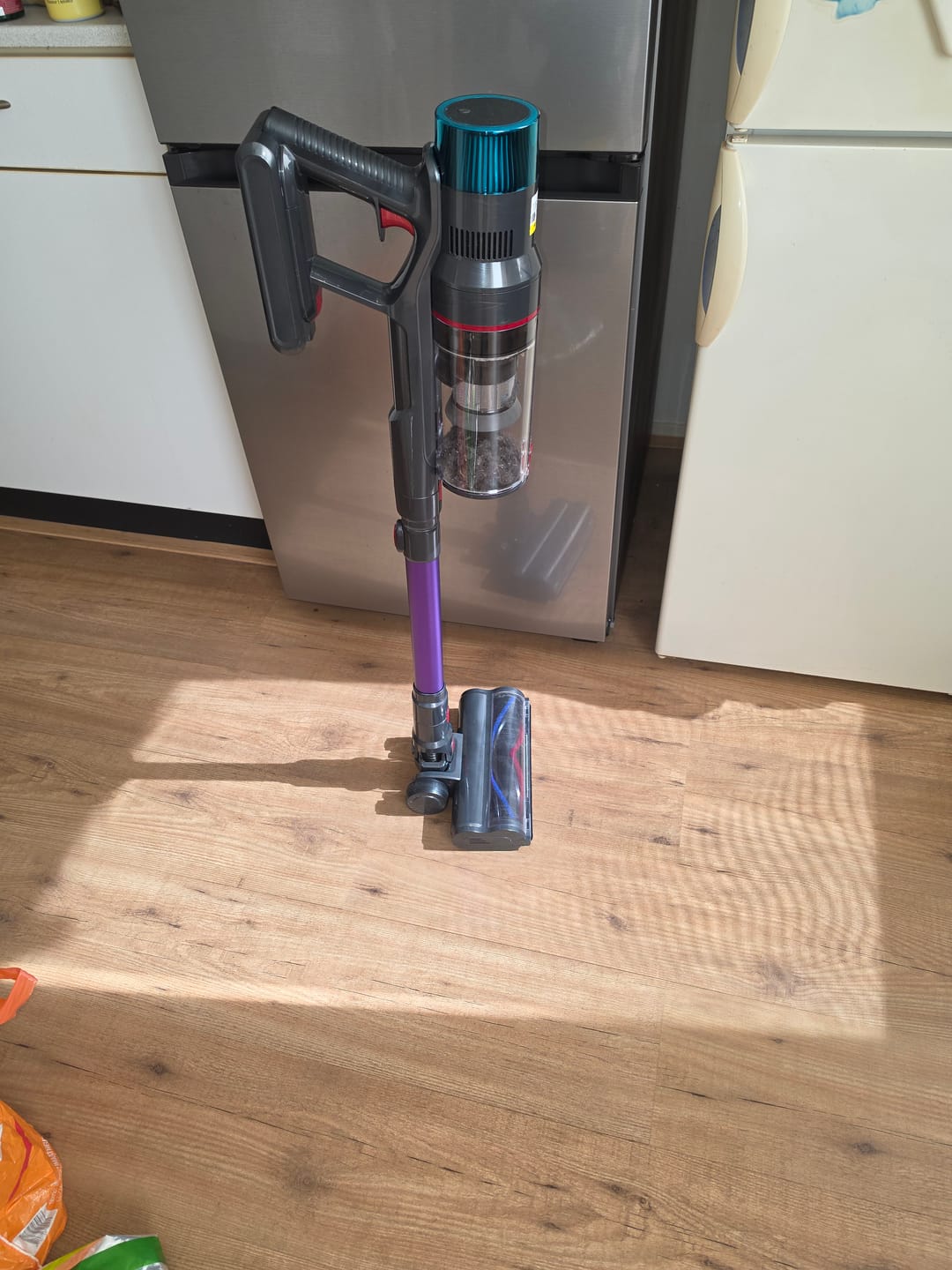Customer photo review of Krachtige steelstofzuiger met automatische stofherkenning / Tot 60 minuten gebruiksduur / Zakloze stofzuiger voor tapijt, harde vloeren en dierenharen / 480W