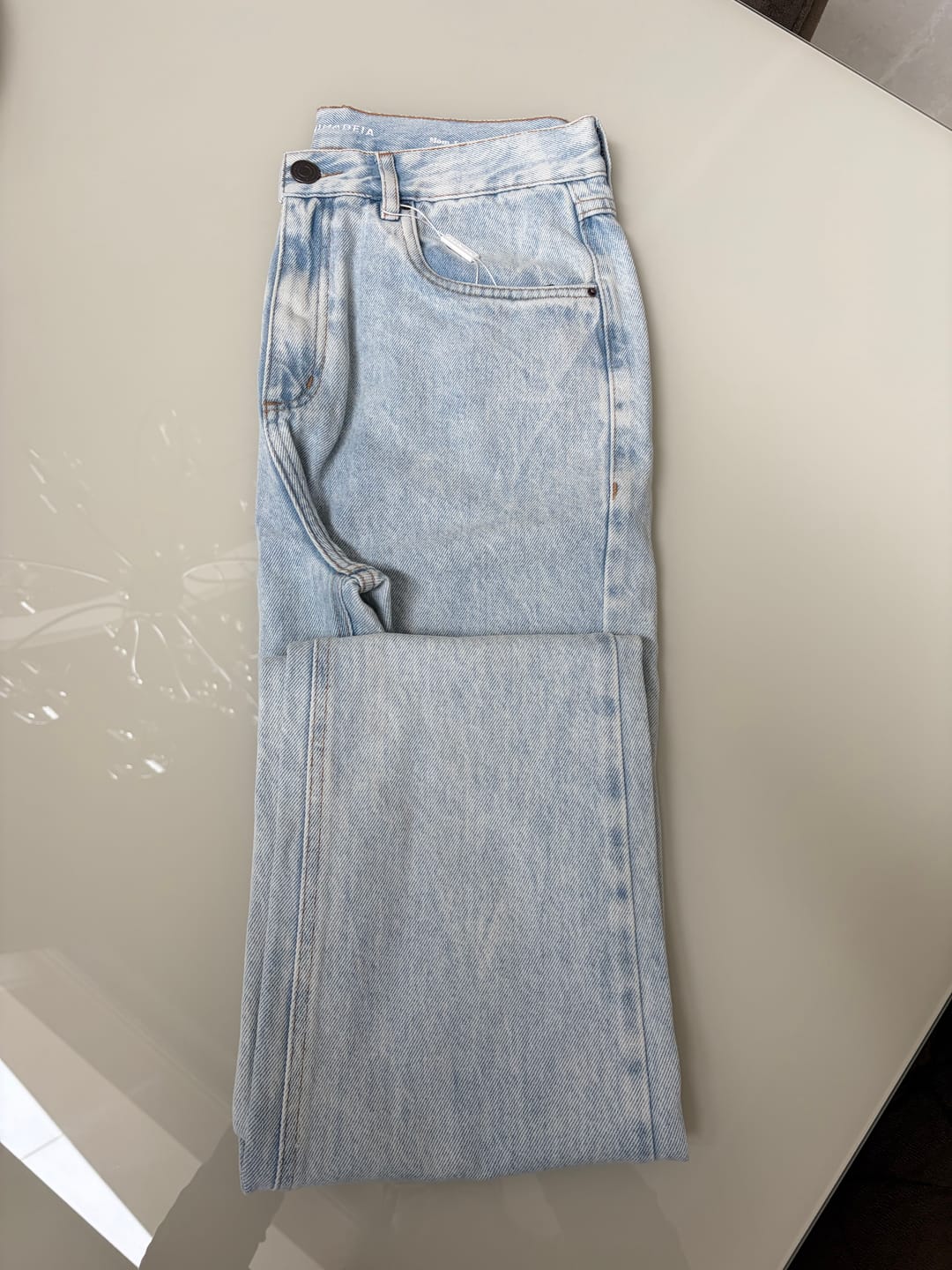 Customer photo review of Calça Jeans Mom Jequitibá Azul Claro