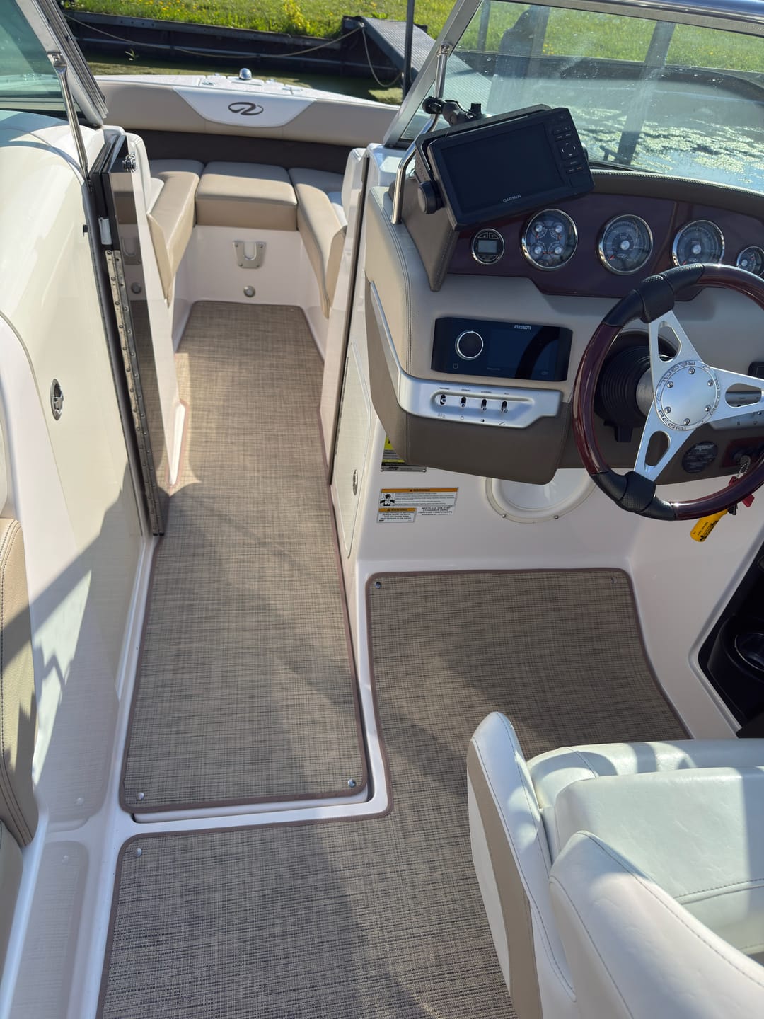 Customer photo review of 2013 Regal 24 Fastdeck Snap in Boat Carpet