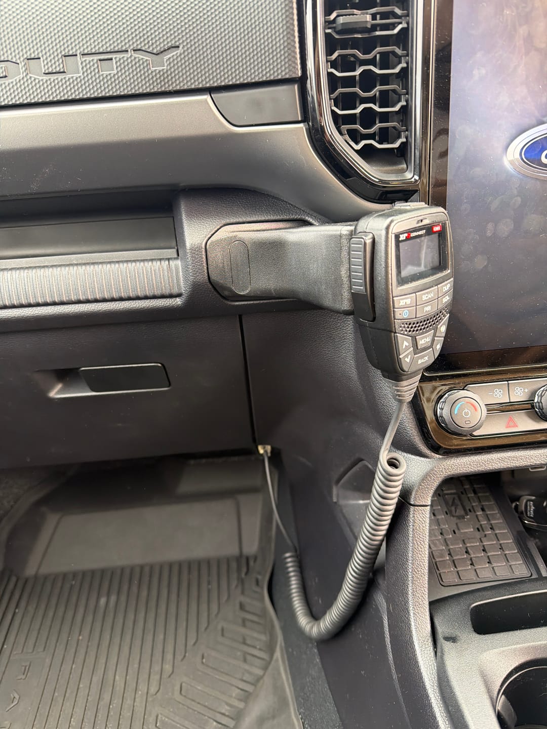 Customer photo review of UHF/Quadlock/Universal Dash Mount for Ford Ranger Super Duty IDMS