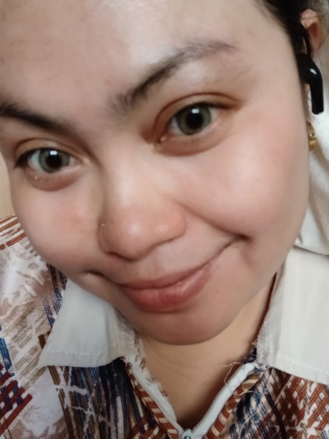 Customer photo review of Exo Color Hanni Olive Contact Lenses