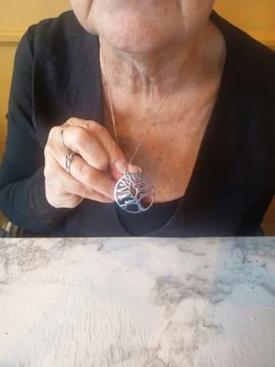 Customer photo review of Gepersonaliseerde Levensboom Ketting