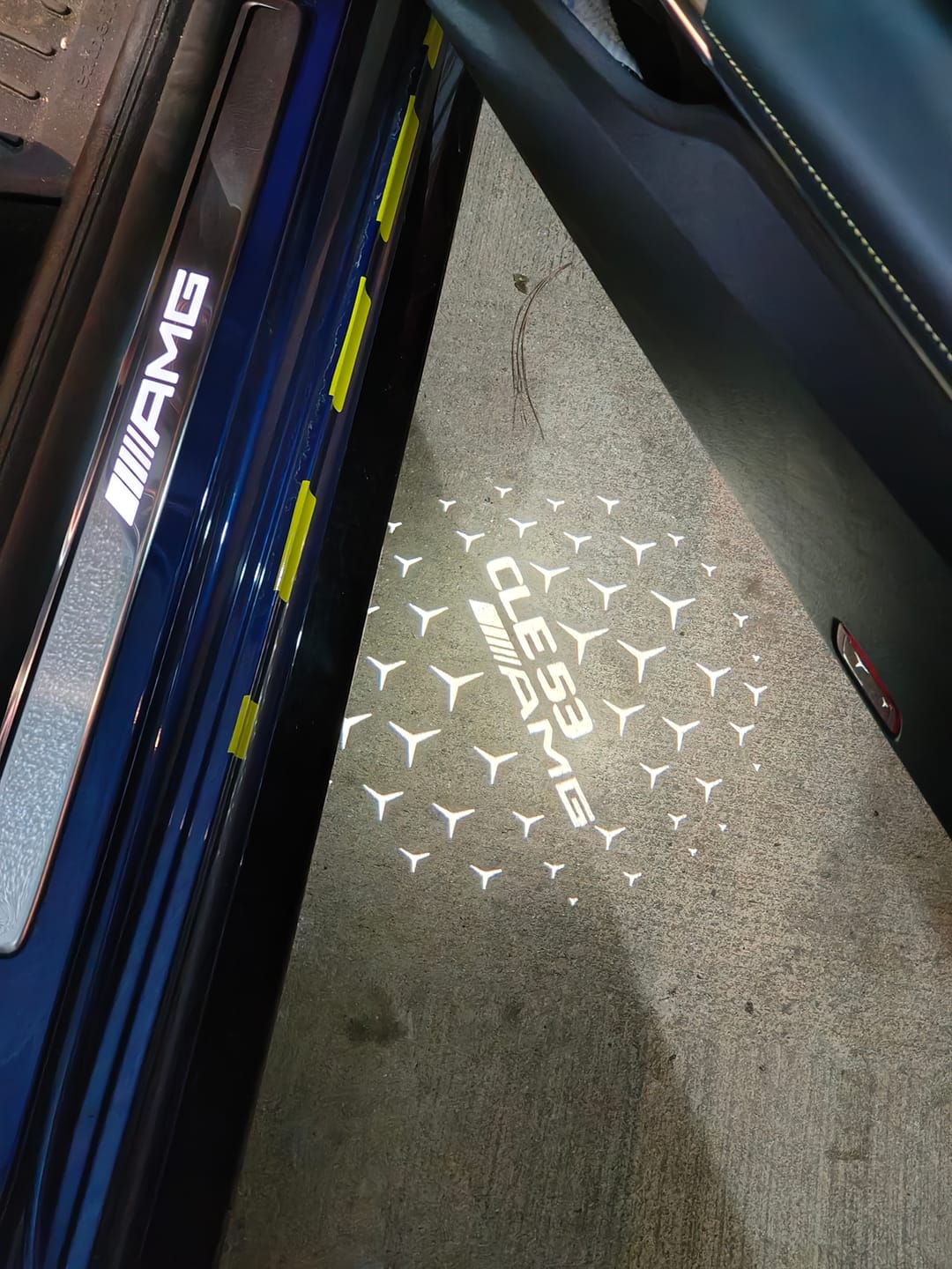 Customer photo review of MERCEDES BENZ CLE53 AMG LOGO PROJECTOT LIGHTS  (quantity 1 = 1 set /2 door lights with 2 logo films)Nr.02M331