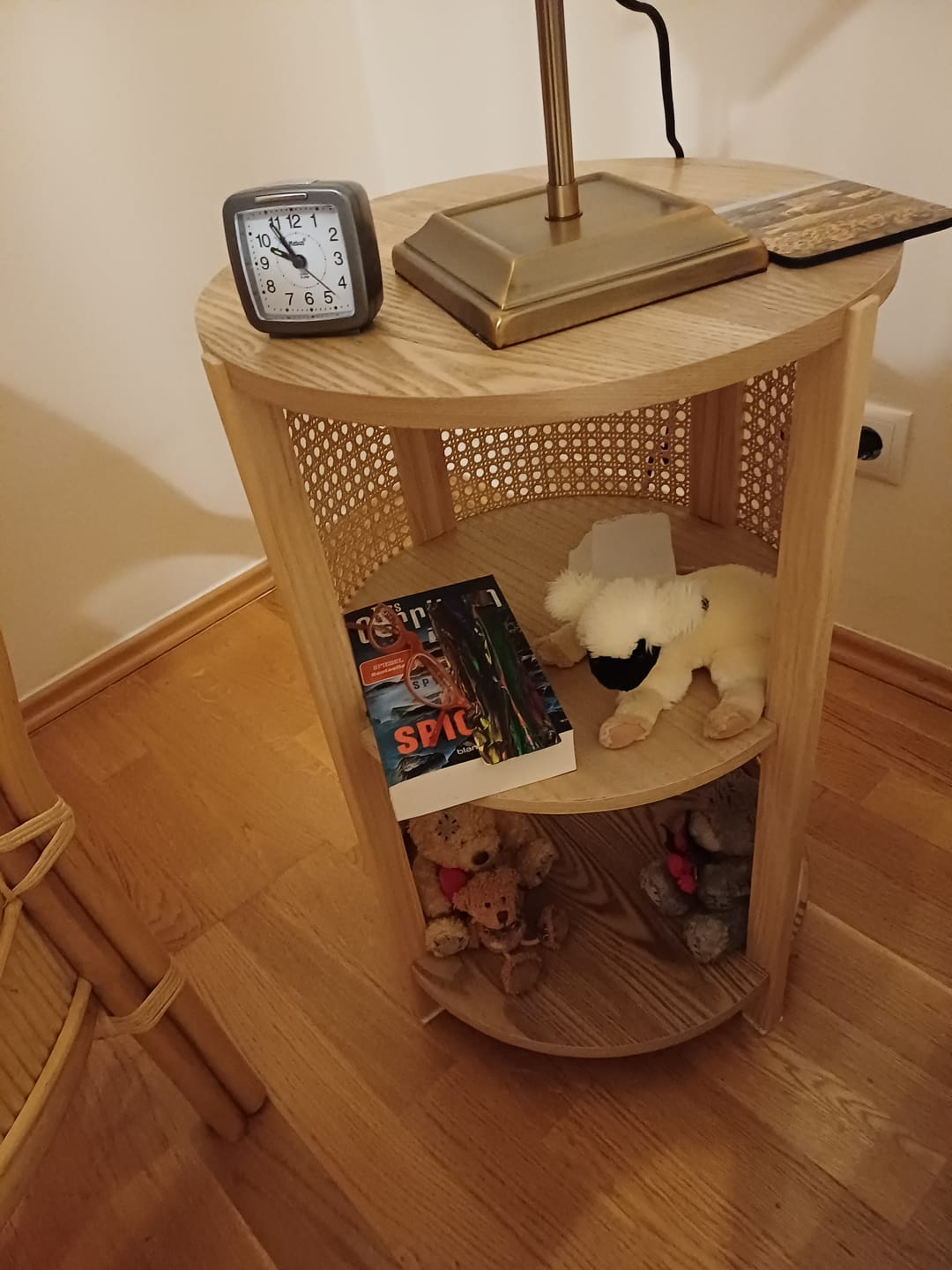 Customer photo review of ALTA - Table de chevet avec 2 rangements en bois et rotin naturel