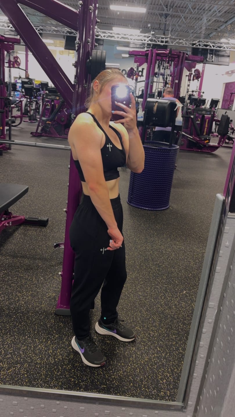 Customer photo review of Women's Vital Joggers