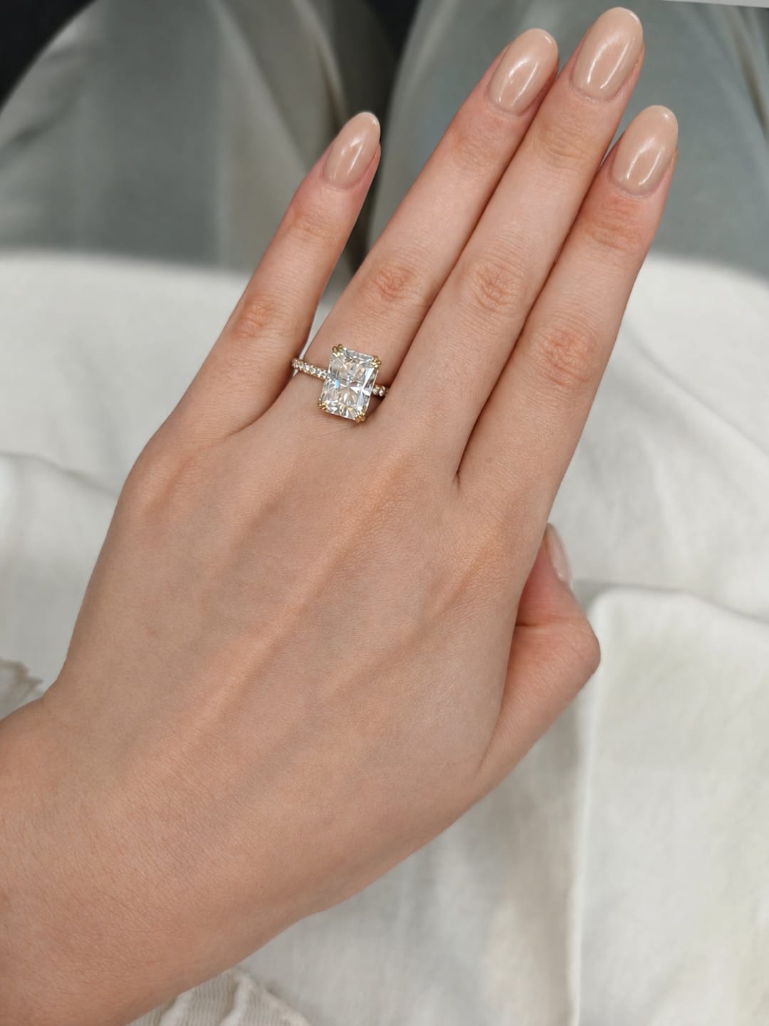 Customer photo review of S925 Moissanite 3.0~4.5 Carat Radiant Cut Engagement Ring Travel Ring For Women