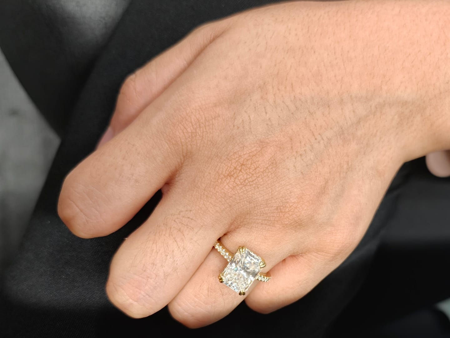 Customer photo review of S925 Moissanite 3.0~4.5 Carat Radiant Cut Engagement Ring Travel Ring For Women
