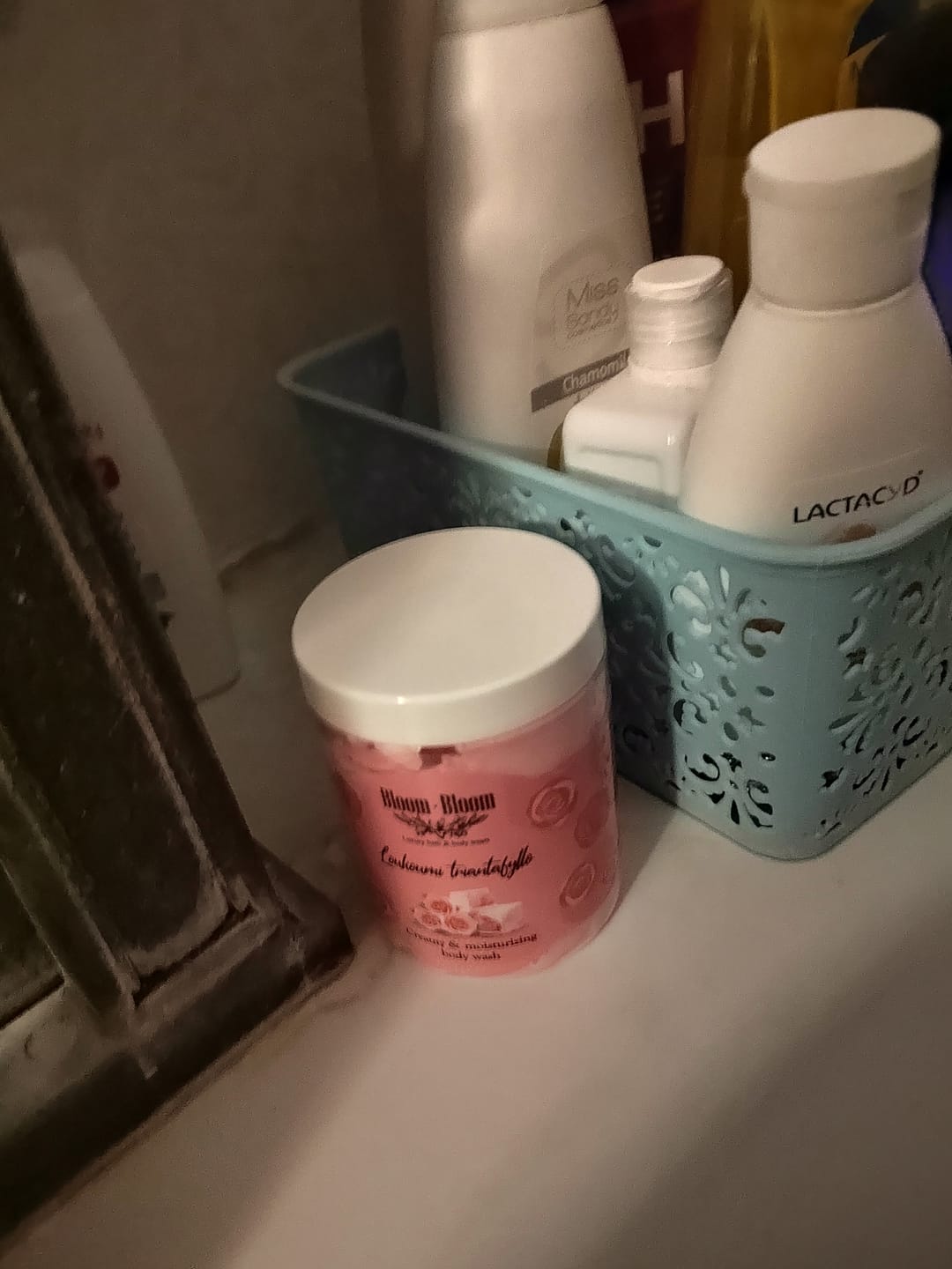 Customer photo review of Σαπουνοπαγωτό Λουκούμι-Tριαντάφυλλο Κρεμώδες Αφρόλουτρο με Βούτυρο Καριτέ | 250gr