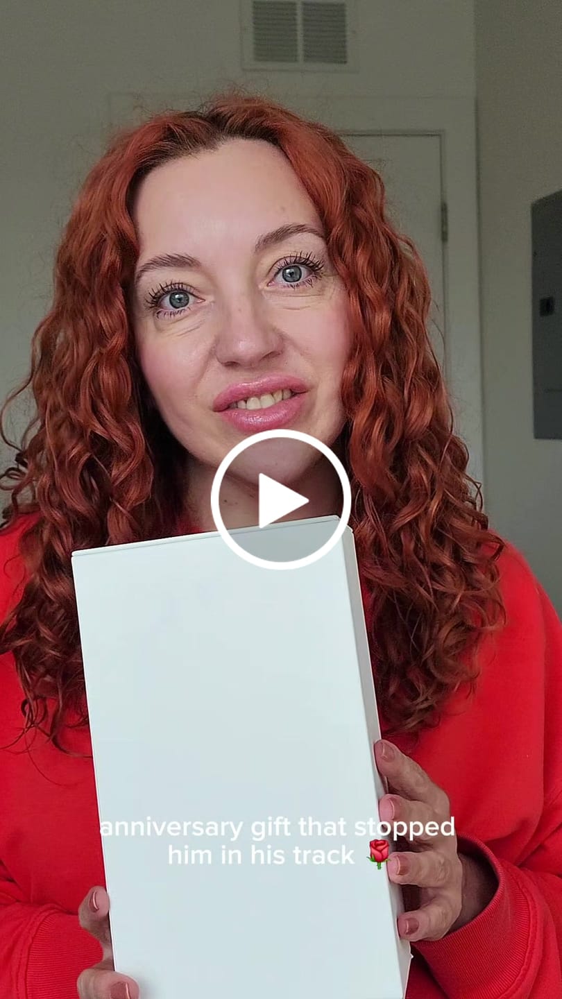 Customer video review of 24K Gold Rose in Standing Clear Window Display Box | LovePicker