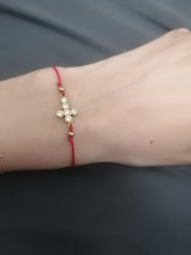 Customer photo review of Pulsera Cordon Rojo Con Cruz