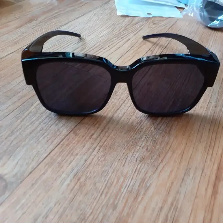 Customer photo review of ShadeEase™ Fit Over Polarized Sunglasses