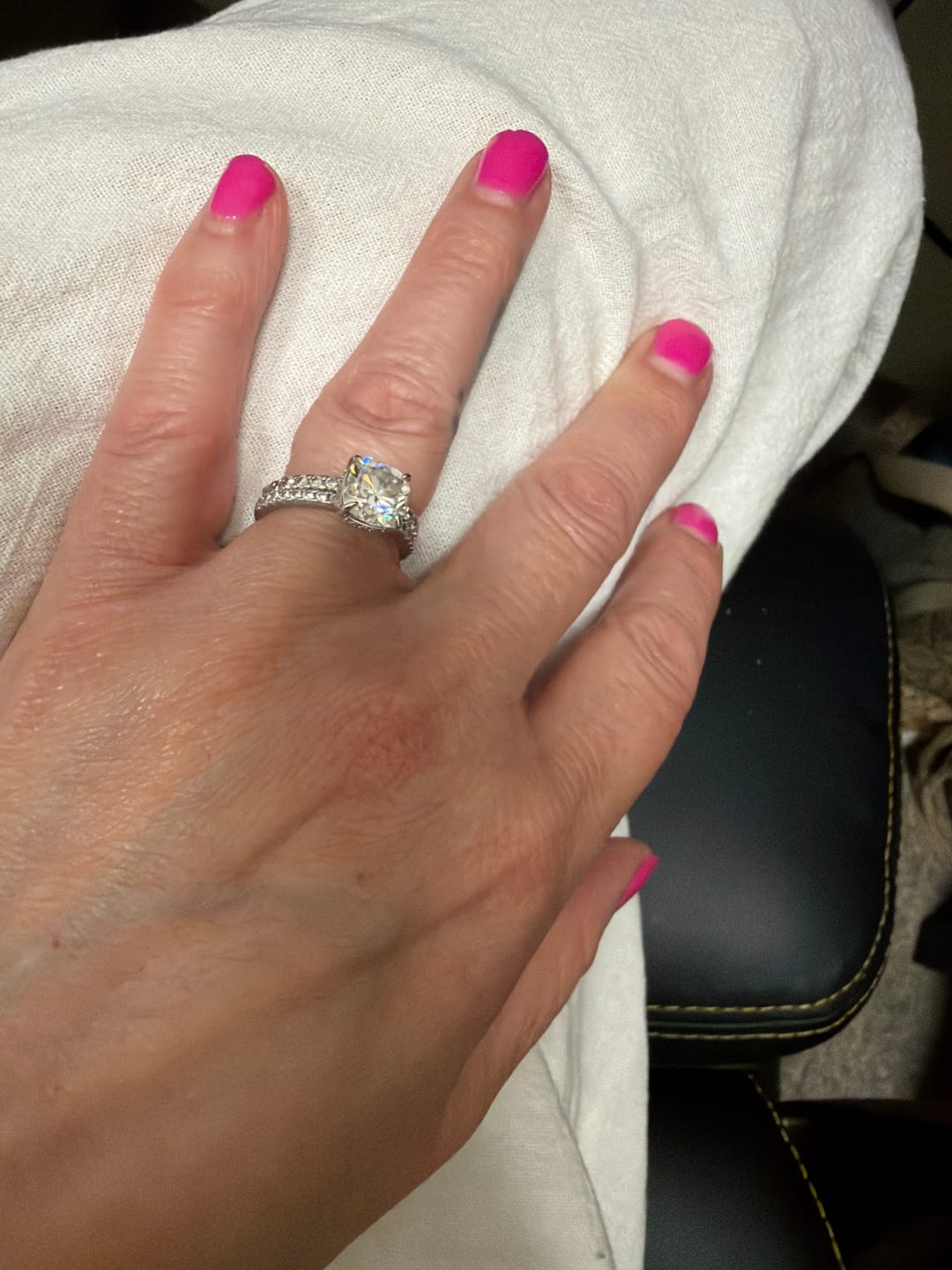 Customer photo review of S925 Moissanite 2.0~2.5 Carat Cushion Cut Engagement Ring